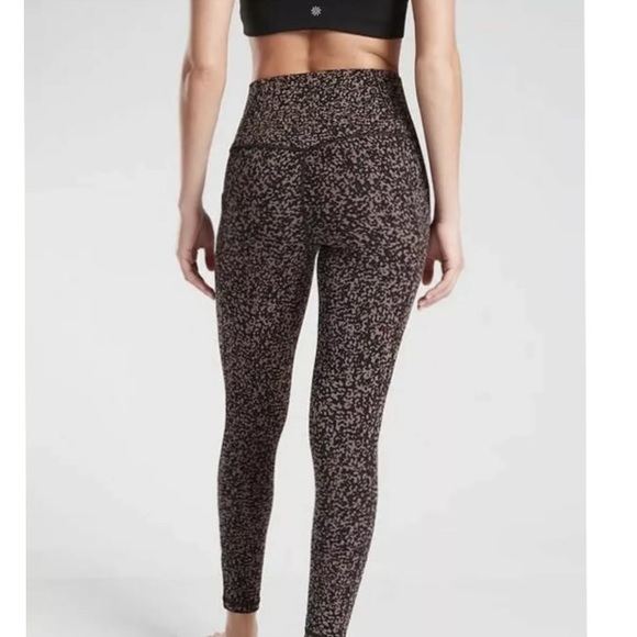 Athleta Pants - Athleta Salutation Stash Pocket II 7/8 tight